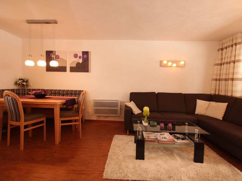 Boutique Apartment In Brixen With Mountain View Brixen im Thale Buitenkant foto